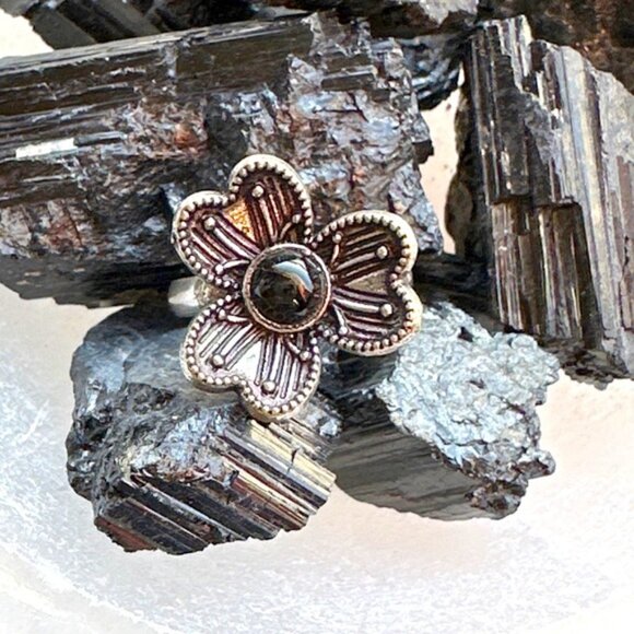 Black onyx and Silver Floral Ring - Picture 4 of 5